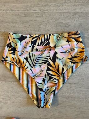 Billabong High-Waist Bikini Bottoms Reversible M
